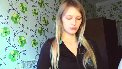 Snapshot of eva_eyre chatting on 06-05-26, 06:42 Evvie online show from 06-05-26, 06:42