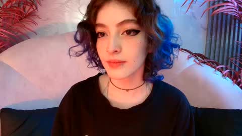 E V A online show from 10-20-25, 07:47