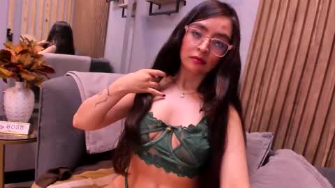 Angelinne online show from 11-20-25, 03:18