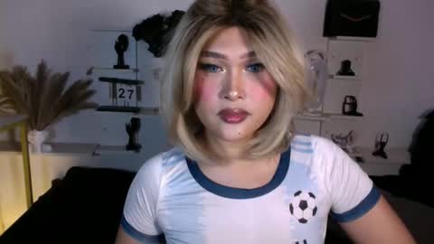 Snapshot of eva_mazikeen69 chatting on 04-27-26, 09:35 Queen Eva Mazikeen online show from 04-27-26, 09:35
