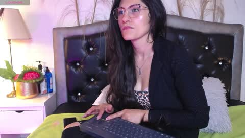Snapshot of eva_notty_ chatting on 01-04-25, 01:42 Eva Notty online show from 01-04-25, 01:42