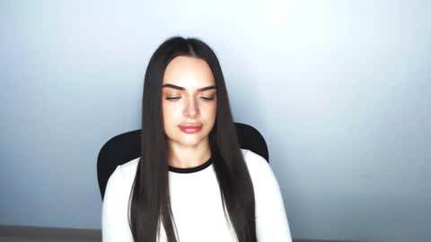 Eva online show from 11-22-25, 04:28