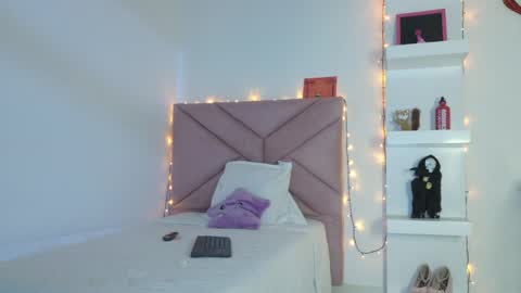 Snapshot of eva_sin18 chatting on 04-30-26, 11:09 Eva Sin online show from 04-30-26, 11:09