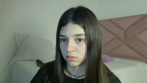 Snapshot of eva_sin18 chatting on 05-15-26, 11:45 Eva Sin online show from 05-15-26, 11:45