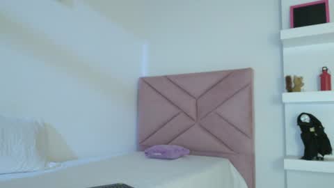 Snapshot of eva_sin18 chatting on 05-18-26, 12:18 Eva Sin online show from 05-18-26, 12:18