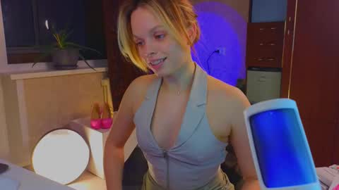Snapshot of eva_sinn chatting on 01-31-26, 07:11 Hi there i am Eva and i wish create a nice community with you so join my Ticket Show for more pleasure online show from 01-31-26, 07:11