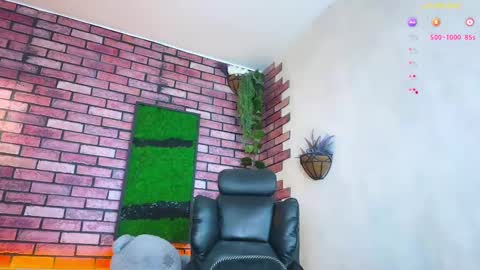 Snapshot of eva_starxxxxx chatting on 03-11-25, 02:43 Eva online show from 03-11-25, 02:43