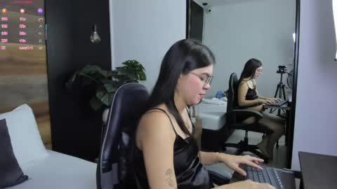 E V A  online show from 05-06-26, 12:10