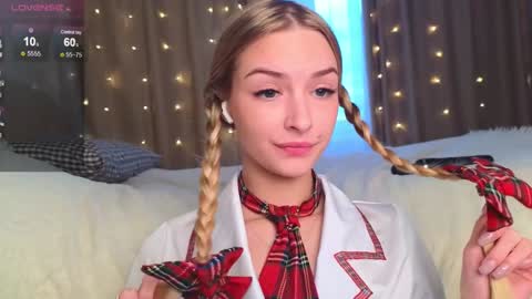 Hello Im Eva online show from 01-08-25, 01:41