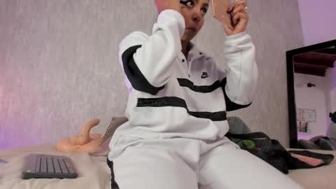 Eva online show from 11-06-25, 01:12