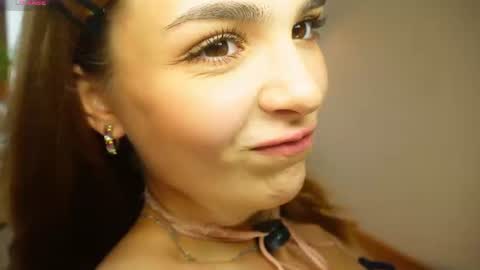 Hello my name is Eva its my first day here online show from 07-10-26, 09:23