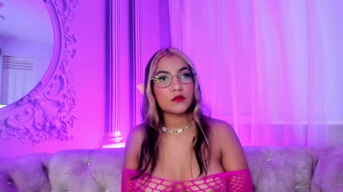 Snapshot of evaa_honey chatting on 05-12-26, 02:41 evaa_honey online show from 05-12-26, 02:41