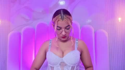 Snapshot of evaa_honey chatting on 05-25-26, 09:54 evaa_honey online show from 05-25-26, 09:54