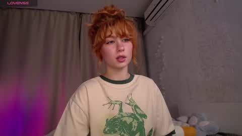 Snapshot of evaa_moonn_ chatting on 11-19-25, 12:32 Eva online show from 11-19-25, 12:32