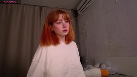 Snapshot of evaa_moonn_ chatting on 11-22-25, 05:28 Eva online show from 11-22-25, 05:28