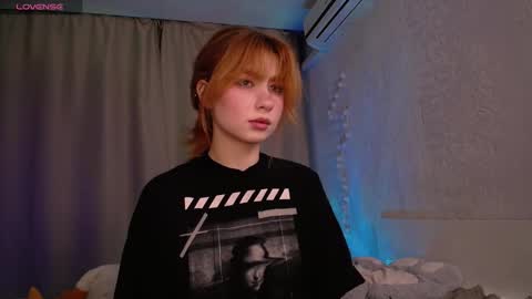 Snapshot of evaa_moonn_ chatting on 12-22-25, 05:59 Eva online show from 12-22-25, 05:59