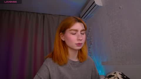 Snapshot of evaa_moonn_ chatting on 01-15-26, 05:38 Eva online show from 01-15-26, 05:38