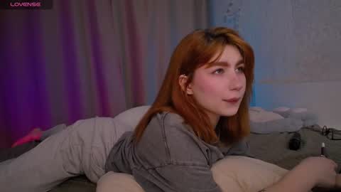 Snapshot of evaa_moonn_ chatting on 02-17-26, 03:58 Eva online show from 02-17-26, 03:58