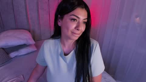 Snapshot of evaa_stevens chatting on 12-14-25, 08:30 julieth online show from 12-14-25, 08:30