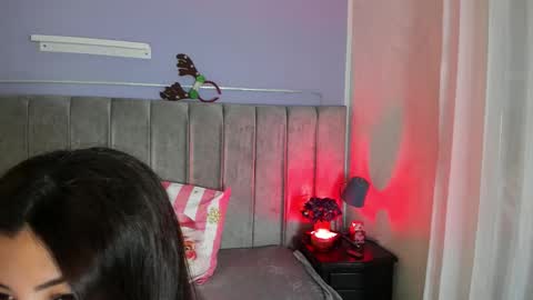 Snapshot of evaa_stevens chatting on 12-15-25, 08:02 julieth online show from 12-15-25, 08:02