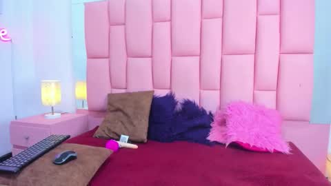 evaa_white online show from 11-22-25, 12:15