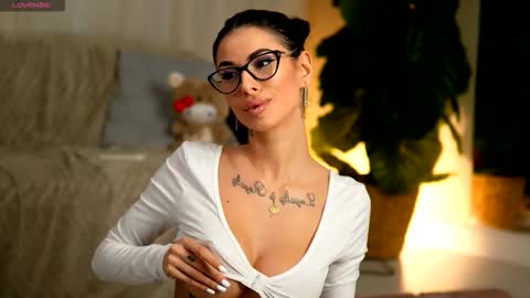 Eva  online show from 01-06-26, 05:11