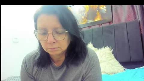 Snapshot of evaaross chatting on 10-26-25, 01:28 Eva online show from 10-26-25, 01:28