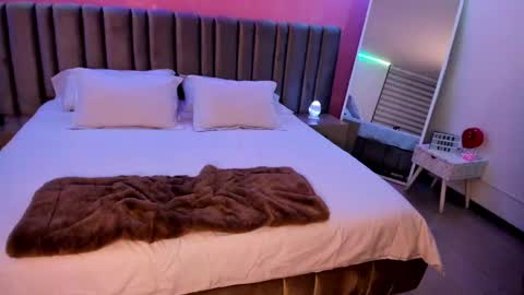 Eva Gomez online show from 02-07-25, 05:20