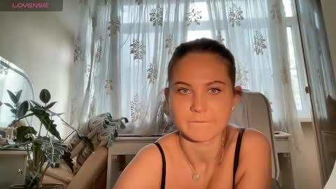 Snapshot of evahazardd chatting on 05-01-26, 01:48 EvaHazard online show from 05-01-26, 01:48
