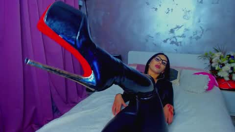 Eva online show from 11-22-25, 08:52