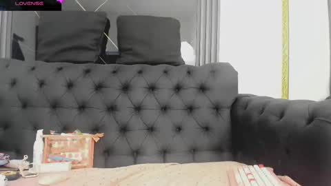 Snapshot of evaloviaa_ chatting on 10-21-25, 01:34 Eva online show from 10-21-25, 01:34