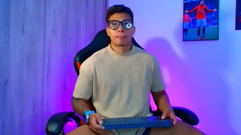 Snapshot of evan_greey chatting on 10-10-25, 03:05 EVAN GREY online show from 10-10-25, 03:05