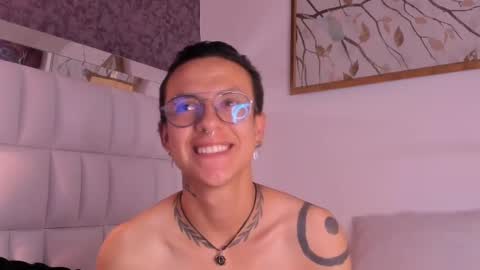 Snapshot of evan_smitt_ chatting on 01-30-25, 06:32 Evan Smitt online show from 01-30-25, 06:32