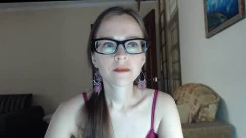 Snapshot of evangeline06 chatting on 06-18-26, 08:36 YourMistress online show from 06-18-26, 08:36