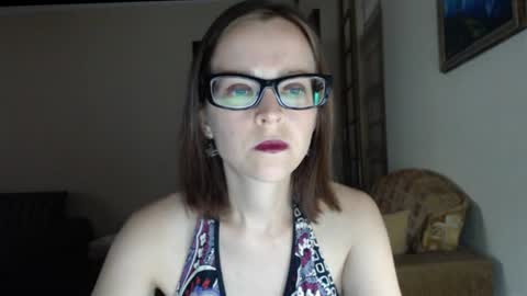 Snapshot of evangeline06 chatting on 06-25-26, 09:03 YourMistress online show from 06-25-26, 09:03