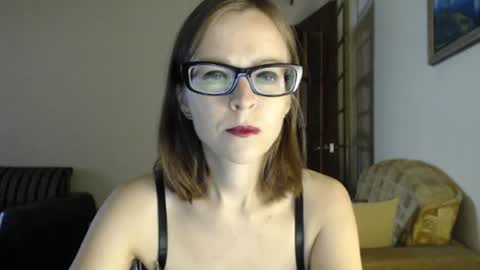 Snapshot of evangeline06 chatting on 07-17-26, 07:59 YourMistress online show from 07-17-26, 07:59