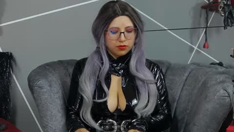 Miss Evangeline    online show from 12-12-24, 02:26