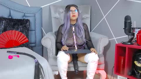 Miss Evangeline    online show from 02-18-25, 02:16