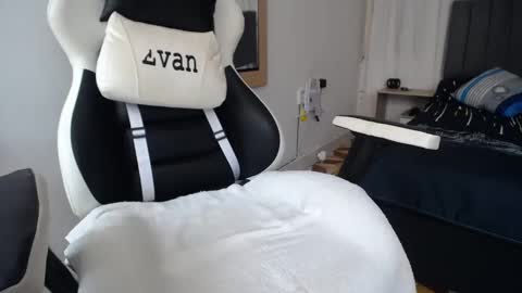 Evan online show from 02-22-25, 06:08