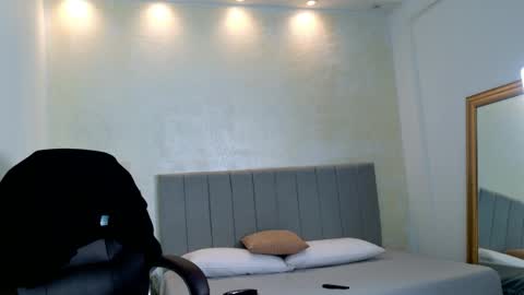 E V A N S online show from 03-08-26, 02:04