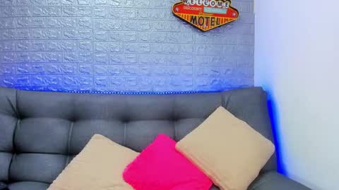 Snapshot of evans_susana chatting on 09-09-25, 04:28 Evan and Susan online show from 09-09-25, 04:28