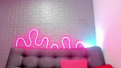 Snapshot of evans_susana chatting on 09-17-25, 05:25 Evan and Susan online show from 09-17-25, 05:25