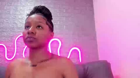 Snapshot of evans_susana chatting on 09-22-25, 02:19 Evan and Susan online show from 09-22-25, 02:19