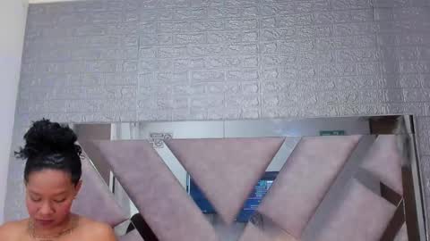 Snapshot of evans_susana chatting on 09-29-25, 04:45 Evan and Susan online show from 09-29-25, 04:45
