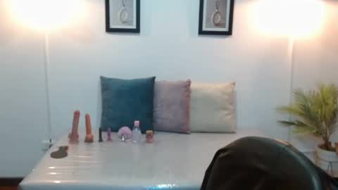 Evanssa lx online show from 04-17-26, 09:07