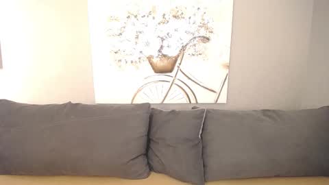 Snapshot of evarey_ chatting on 09-12-25, 04:23 Adelina online show from 09-12-25, 04:23