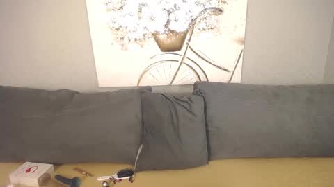 Snapshot of evarey_ chatting on 09-18-25, 04:14 Adelina online show from 09-18-25, 04:14