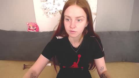 Snapshot of evarey_ chatting on 10-02-25, 04:19 Adelina online show from 10-02-25, 04:19