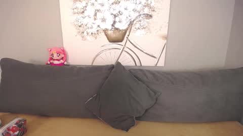 Snapshot of evarey_ chatting on 10-14-25, 04:46 Adelina online show from 10-14-25, 04:46
