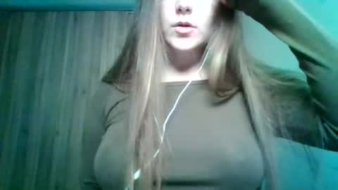evasapples2026 online show from 06-19-26, 08:45
